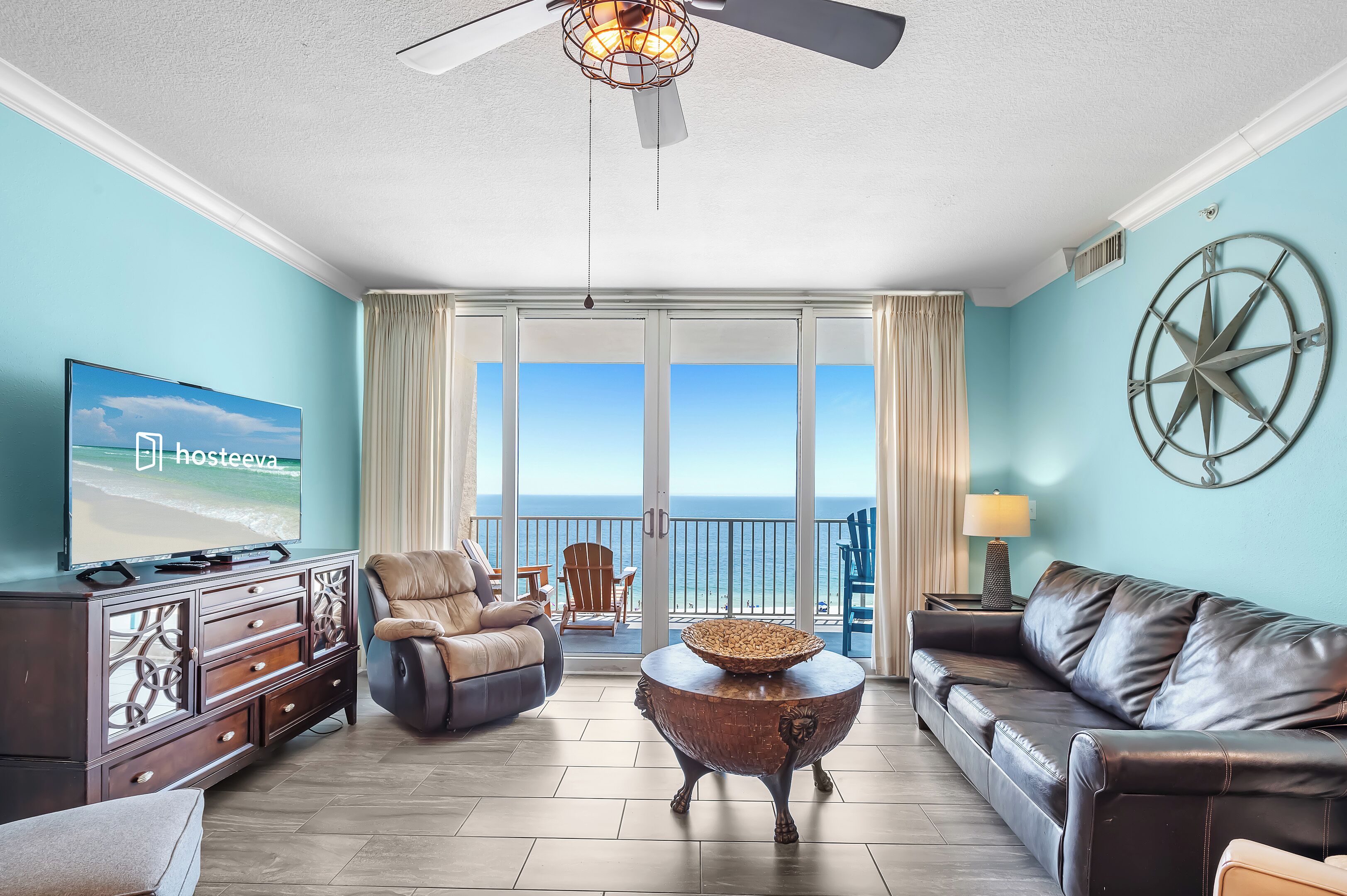 家庭公寓客房, 3 間臥室, 陽台, 海灘景觀 | 客廳 | 55-吋智慧型電視，提供數位頻道