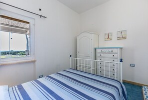 3 chambres, fer et planche à repasser, accès au Wi-Fi (inclus)