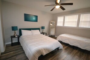 3 bedrooms, iron/ironing board, WiFi, bed sheets