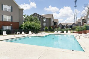 Pool - Vibrant Living Near Auburn University l 4BR 4BA (Auburn)