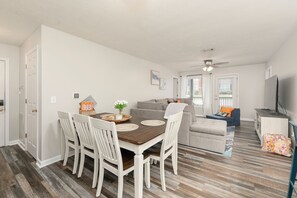 Dining - Vibrant Living Near Auburn University l 4BR 4BA (Auburn)