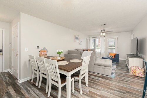 Vibrant Living Near Auburn University l 4BR 4BA