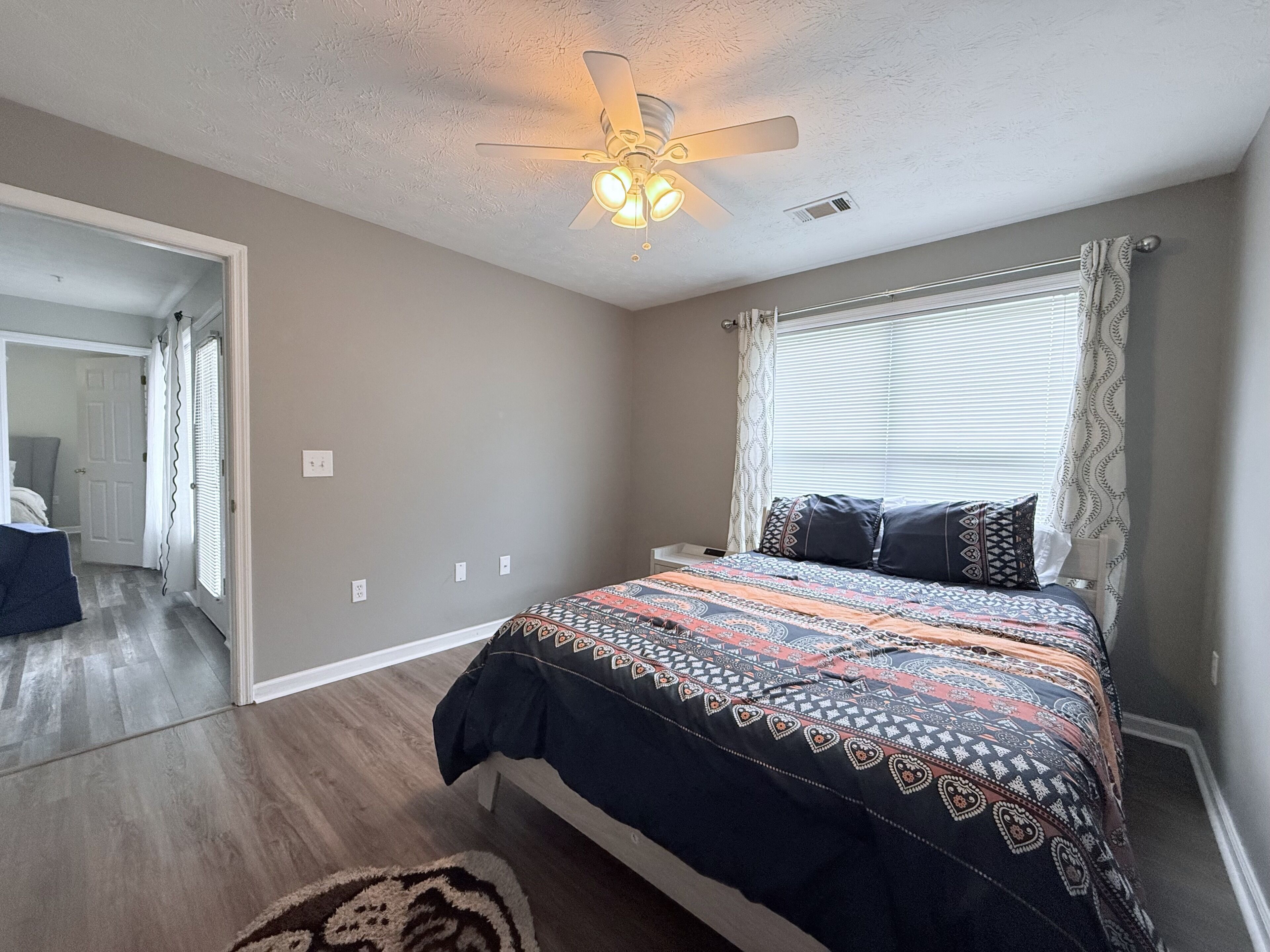 4 bedrooms, iron/ironing board, WiFi (free), bed sheets