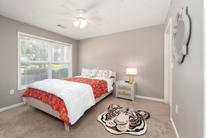4 bedrooms, iron/ironing board, WiFi, bed sheets