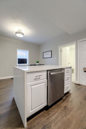Interior - 5mins to Downtown•Spacious•Pet Friendly•W&D
 (Kansas City)