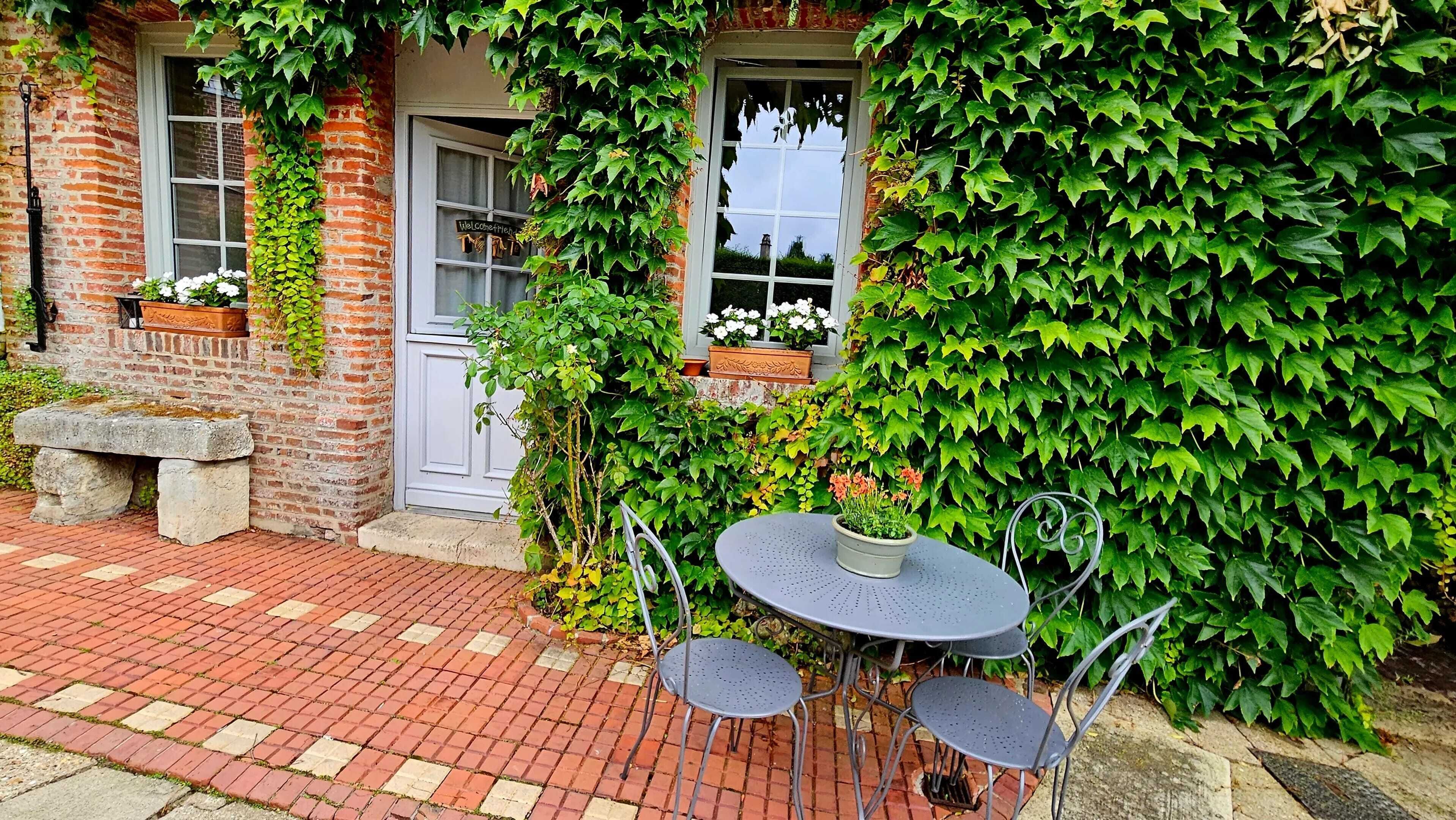 Homerez - Nice house for 4 ppl. with garden at Forges-les-Eaux