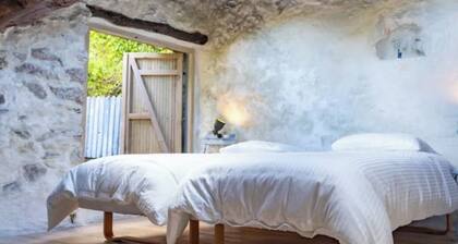 Secluded home in Le Caunil