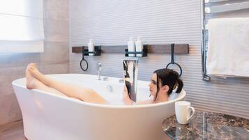 Asciugacapelli, asciugamani, sapone, carta igienica