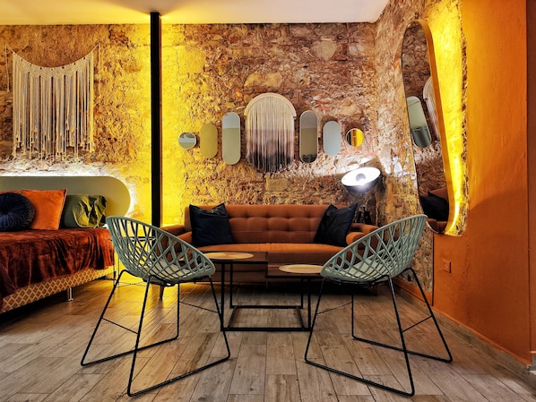 70-inch flat-screen TV with digital channels, Netflix - Oasis Studio By Paradox (Panama City)