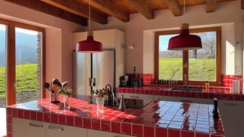 Micro-ondes, four, plaque de cuisson, lave-vaisselle