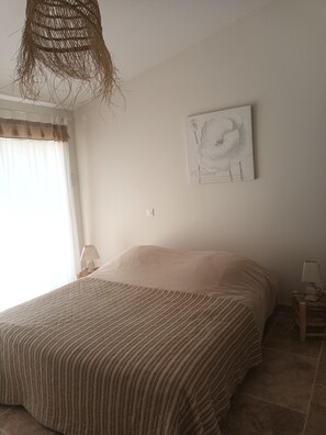 3 dormitorios, tabla de planchar con plancha, wifi y ropa de cama