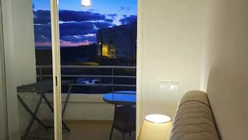 1 slaapkamer, een strijkplank/strijkijzer, wifi, beddengoed