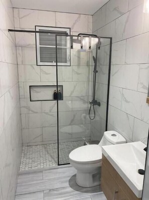 Shower, hair dryer, towels, soap - Isla Verde Casa Azul (Isla Verde)