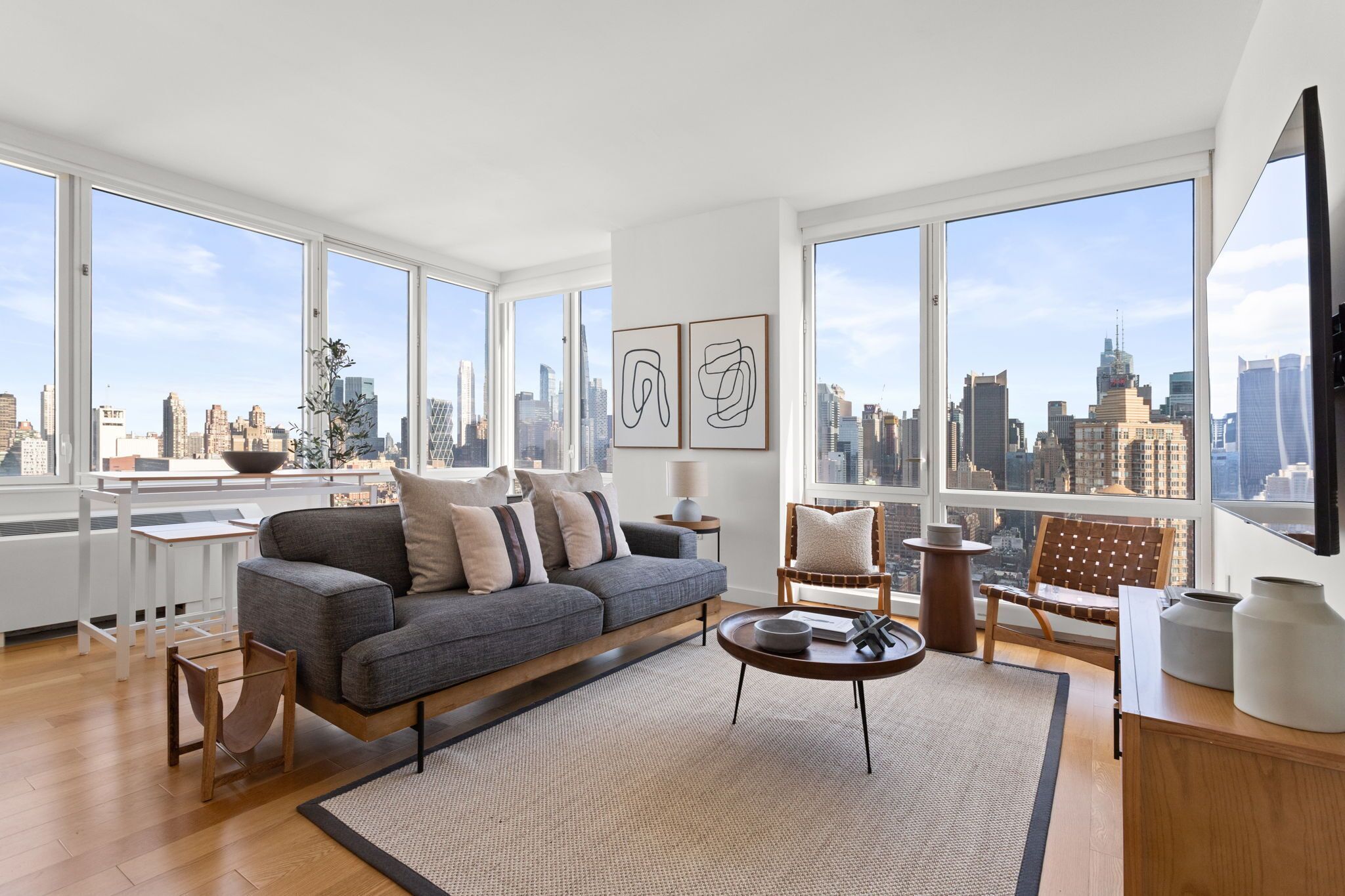 Luxury Apartment in the clouds by Time Square and Hudson Yards