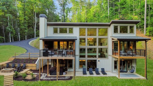 Blessing by the Creek ~ Creek Views ~ Playground ~ Must See!