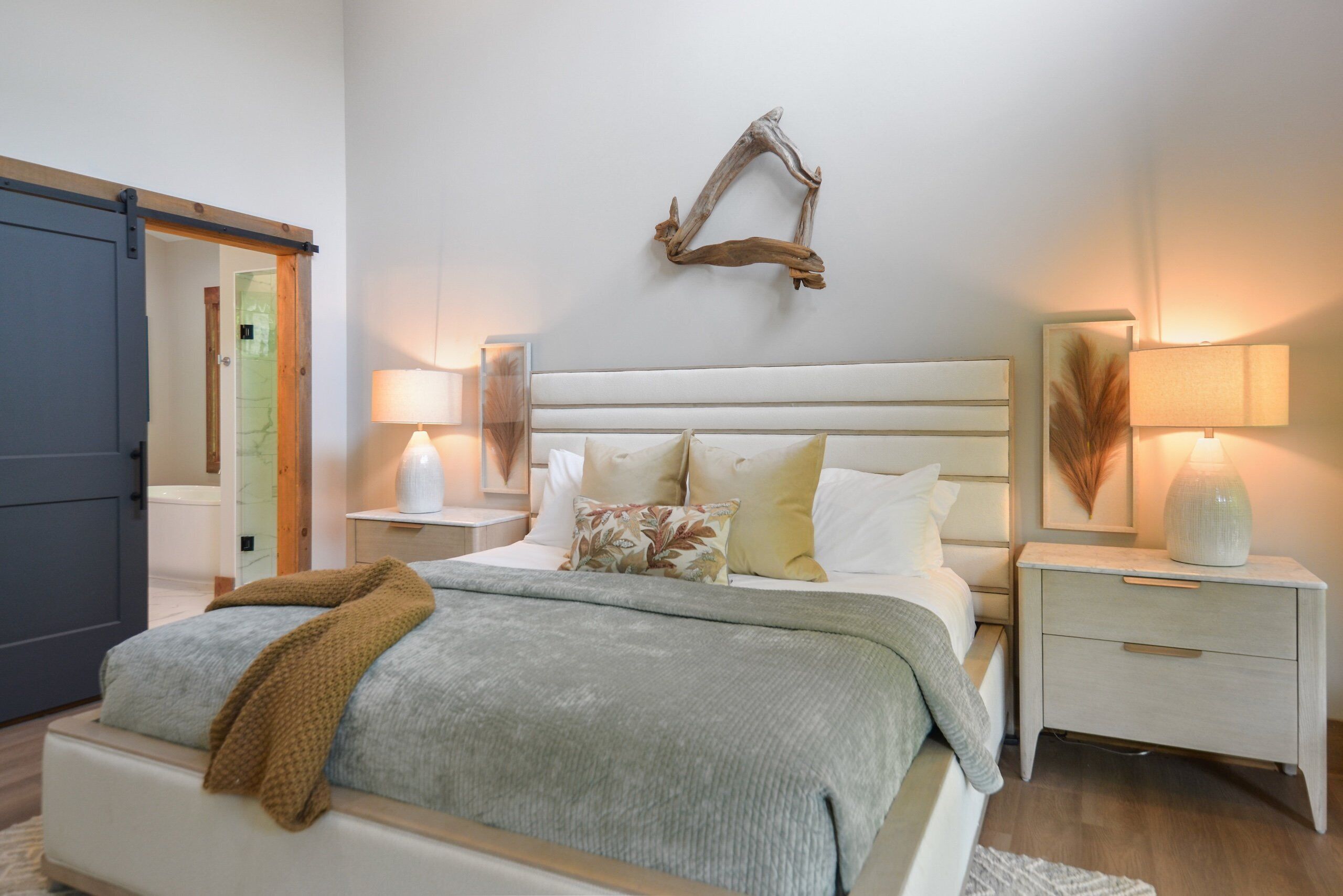 5 عدّة غرف نوم ومكواة/لوح كي وواي فاي مجانًا وملاءات أسرّة