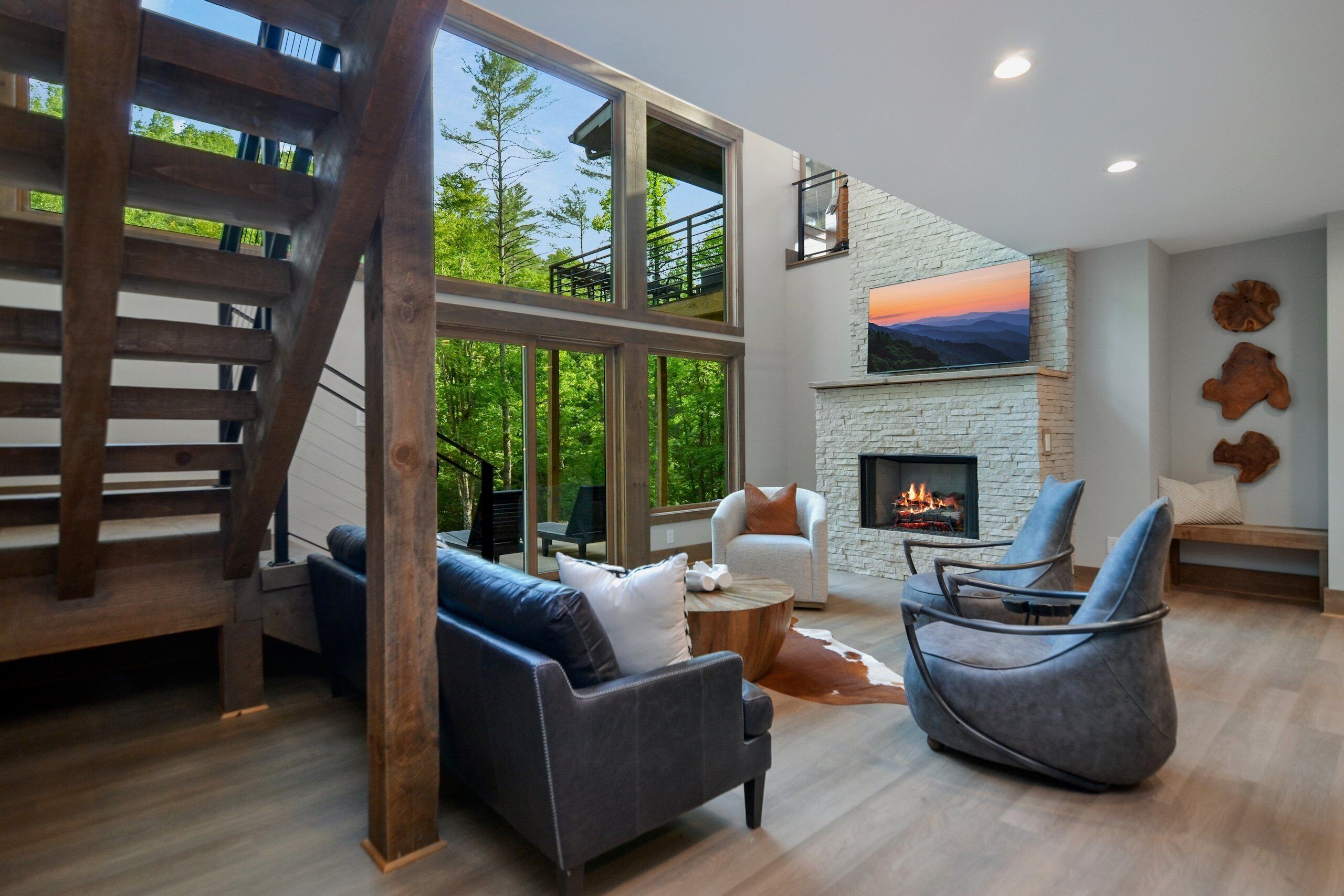 Smart TV, fireplace, ping pong