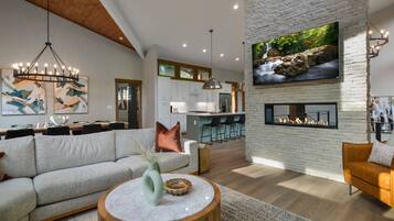 Smart TV, fireplace, table tennis