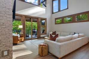 Smart TV, fireplace, ping pong