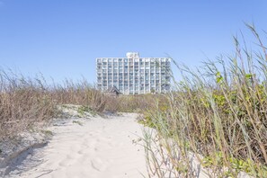 Una spiaggia nelle vicinanze