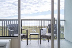 Interior - 310 Beachfront Heated Pool Gulf View Studio (Galveston)