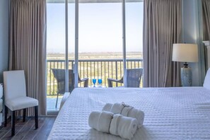 2 bedrooms, iron/ironing board, free WiFi, bed sheets - 911 Beachfront Heated Pool Gulf View 2 Bed 2 Bath (Galveston)