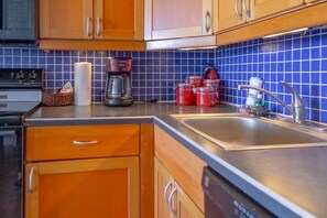 Utensilis de cuina, vaixella i coberteria 