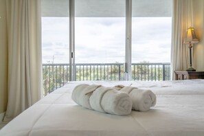 1 bedroom, desk, iron/ironing board, free WiFi - 102 Beachfront Heated Pool Gulf View 1 Bedroom 1 Bath (Galveston)