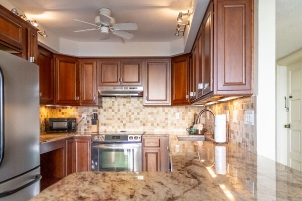 Cookware/dishes/utensils - 102 Beachfront Heated Pool Gulf View 1 Bedroom 1 Bath (Galveston)