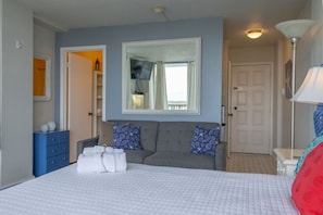 Desk, iron/ironing board, free WiFi, bed sheets - 401 Beachfront Heated Pool Studio Harborside View (Galveston)