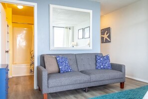 Smart TV, books - 401 Beachfront Heated Pool Studio Harborside View (Galveston)