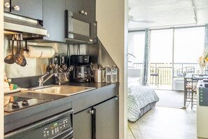 Cookware/dishes/utensils