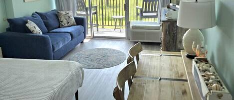 アイロン / アイロン台、WiFi (無料)、ベッドシーツ