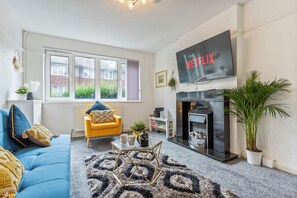 아파트 | 거실 공간 | TV, 벽난로