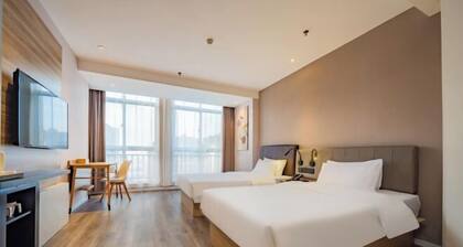 HanTing Hotel (Xi'an North Railway Station Fengcheng Ninth Road Metro Station)