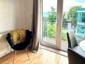 Interior - Top Floor 2 Bedroom Flat near London Tube (London)