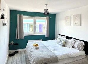 2 bedrooms, iron/ironing board, WiFi, bed sheets - Top Floor 2 Bedroom Flat near London Tube (London)