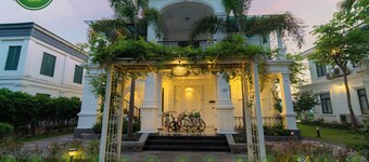 Lotus Hotel - Vuon vua