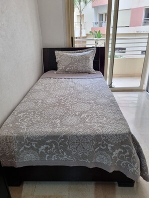 2 dormitoris, planxa i posts de planxar, wifi i roba de llit 