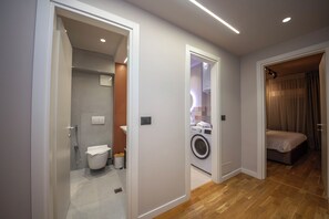 Blackout curtains, soundproofing, iron/ironing board, free WiFi - Blloku Unique Apartments 2 (Tirana)