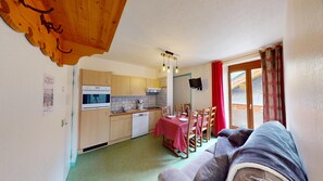 Living area - Les Neiges / App Nº2 / 6 people  (Saint-Sorlin-d'Arves)