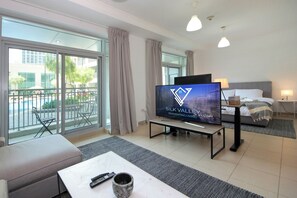 Luxury Studio, Pool View | Living area - L1 - 38 Burj Views (Dubai)