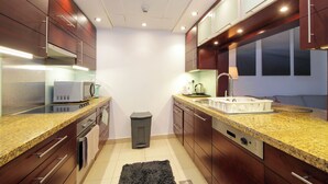 Luxury-Studio, Poolblick | Eigene Küche | Großer Kühlschrank, Mikrowelle, Ofen, Kochgeschirr/Geschirr/Besteck