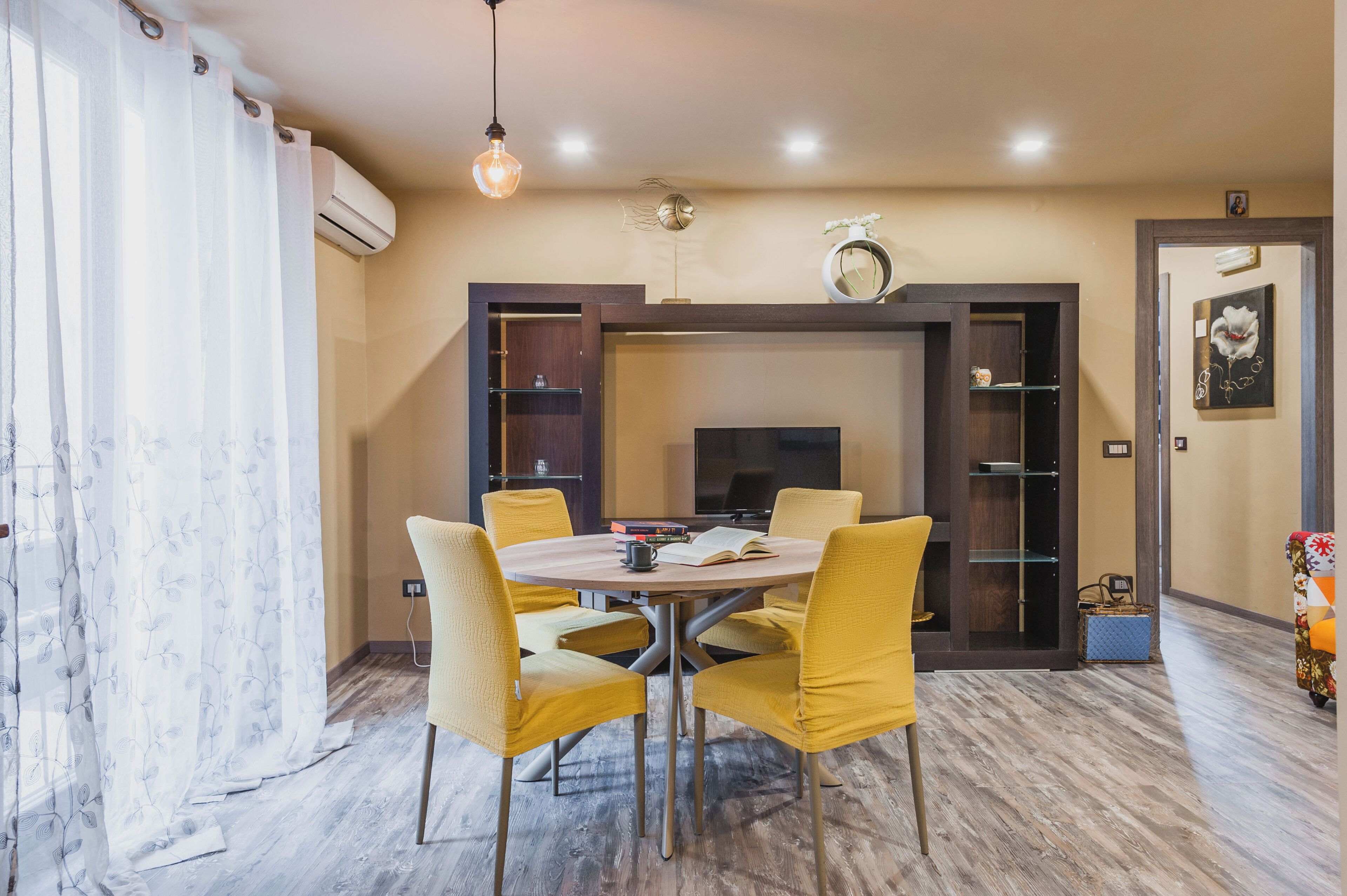 Televisión 35 pulgadas con canales de televisión digitales