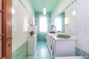 Apartment | Bathroom