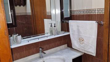 Dusche, Handtücher, Seife, Shampoo