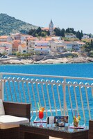 2 bares/lounges