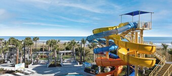 Beautiful, sun-filled villa with access to all resort amenities