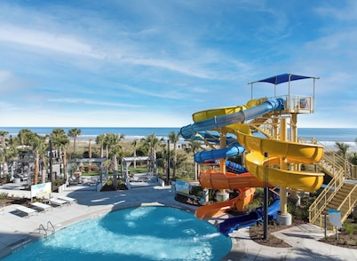 Beautiful, sun-filled villa with access to all resort amenities