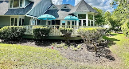 Beautiful, sun-filled villa with access to all resort amenities